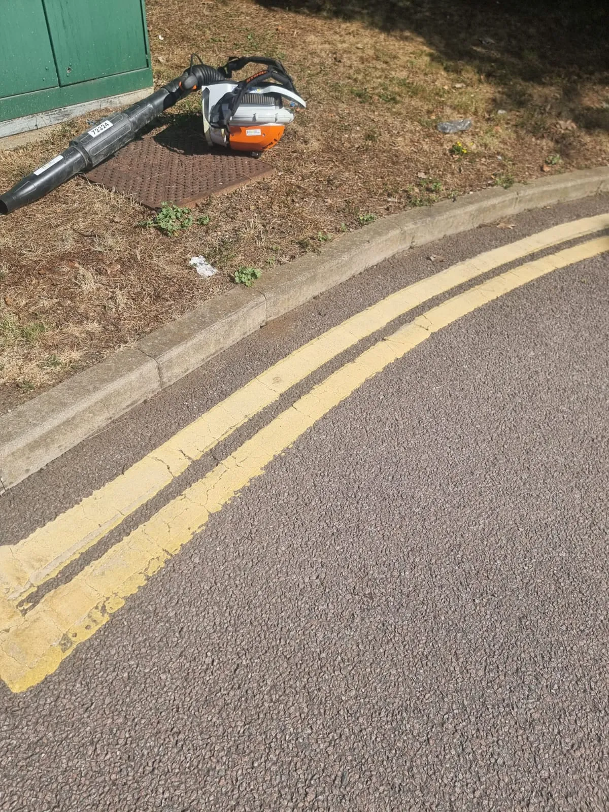 double yellow lines